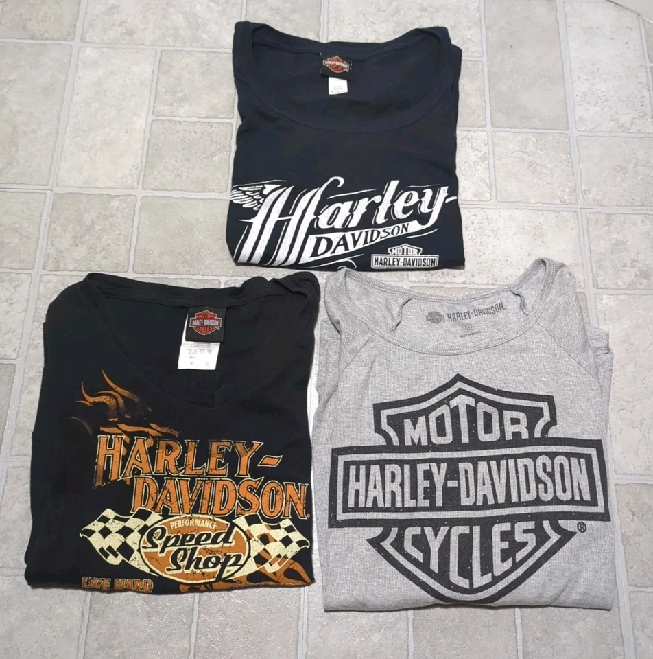 Lote de 3 camisas femininas Harley Davidson tamanho médio e grande curtas e longas - Imagem 1 de 4