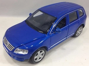 Bburago - 18-22000 - Bijoux Volkswagon Touareg Scale 1:24 - Blue - Picture 1 of 8