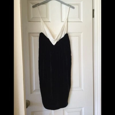 Nuevo sin etiquetas Vestido de cóctel Rochas terciopelo negro Italia 44 Foto 1 de 4