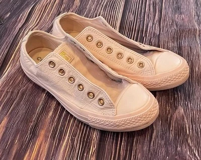 Women’s converse sneakers size 7 low top pink leather rose gold - Image 1 of 4