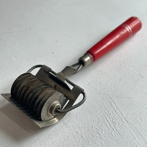 Vintage Nutbrown Pastry Cutter Red Wooden Handle Kitchenalia Retro Pasta - Picture 1 of 8