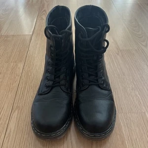 Black Women’s Combat Style Boot (Women’s Size 6) - Picture 1 of 4