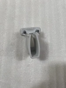 Juego de 4 soportes de alambre de estantería Rubbermaid Closetmaid FreeSlide con extremo de pared - Imagen 1 de 10