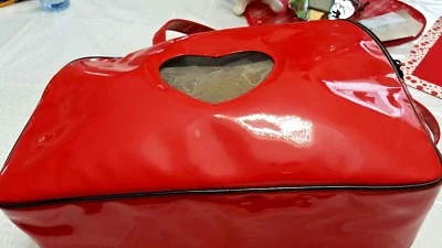 TRANSPORTÍN ROJO PARA PERROS, APERTURA DE VENTANA DE CORAZÓN Foto 1 de 4