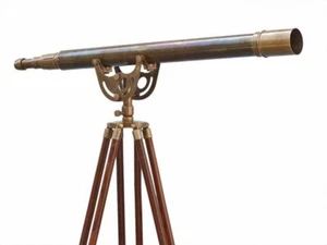 Antiguo telescopio náutico de pie de latón 39" con soporte de acabado antiguo. - Imagen 1 de 3