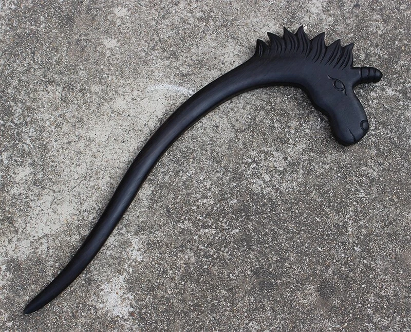 Pin de pelo tallado en madera de ébano palo unicornio caballo updo moño estilo boho conjunto Foto 1 de 2