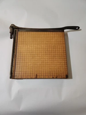 Ingento Nº años 50 vintage Cortador de papel de hierro fundido de madera 4 Foto 1 de 4