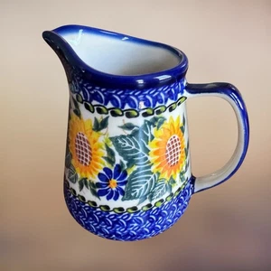 Handgefertigter polnischer Keramik Milchkännchen Krug - Sonnenblumen & blaue Blumenbiene signiert - Bild 1 von 10