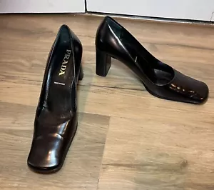 Zapatos de salón vintage Prada de cuero negro punta cuadrada tacón bloque para mujer talla 9 - Imagen 1 de 9