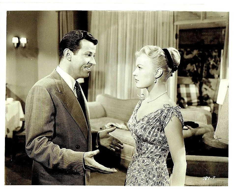 Todavía en blanco y negro original de 8”x10”, Dennis Day, I’ll Get By (1950) #787-7, Gloria DeHaven Foto 1 de 1