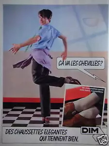 PUBLICITÉ PRESSE 1981 DIM CHAUSSETTES ÉLÉGANTES TIENNENT BIEN ÇA VA LES CHEVILLE - Imagen 1 de 1