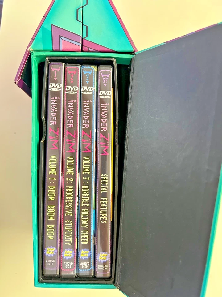Invader Zim Premium DVD Collectors Box (7 Desk Set with Gir figurine) See Pics - Image 1 of 4