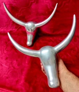 Enorme Par Cabeza Vintage Cabeza Cuerno de Toro Aluminio Fundido Colgante Pared Bonito Años 70-80 - Imagen 1 de 19