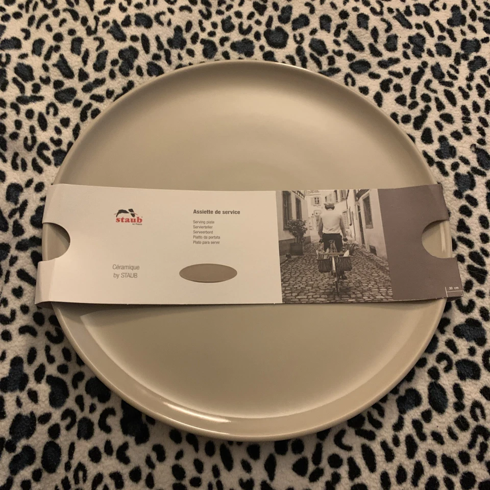 assiette Staub Neuf plat de service Cuisine Céramique Staub Plat A Gâteau Femme - Photo 1/4