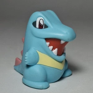 Totodile Finger Puppet Pokémon Kids PVC Mini Figure Nintendo Bandai 1999 - Picture 1 of 4