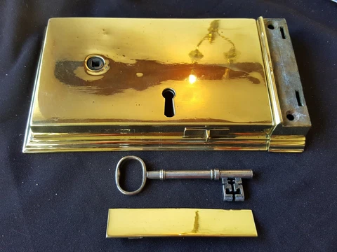 One Reclaimed Antique Brass Regency Rim Lock With Matching Key & Keep (EB386) Cover