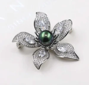 Natürliche 9-10 mm schwarze Perle Kristall Pfauenblume 18 kgp für Frauen - Bild 1 von 1