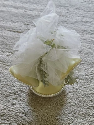 1960 Свадебный торт Топпер зеленый шелк колокольчики кружева цветы белое основание 3 мяч основание - Изображение 1 из 4