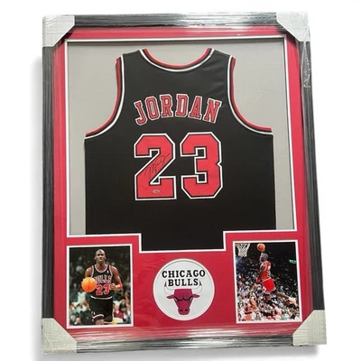 Camiseta firmada por Michael Jordan enmarcada #23 Black Bulls autografiada HOLO CERTIFICADO DE AUTENTICIDAD AUTOMÁTICO Foto 1 de 4