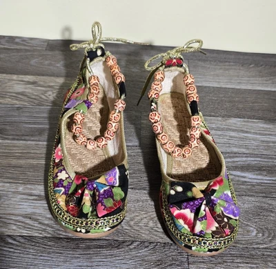 Балетки на танкетке с цветочной вышивкой без указания бренда 5 (ЕС 35) черные многоцветные - Изображение 1 из 4