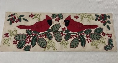 Corredor de mesa con cuentas de Navidad bayas de acebo rojo cardinal pájaro 37”x 14” hogar total Foto 1 de 4