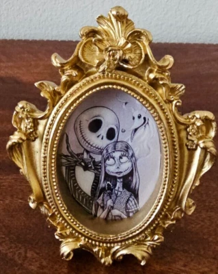 Pesadilla antes de Navidad Sally & Jack oro ovalado enmarcado retrato de pie Foto 1 de 4