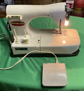 VTG NECCHI Sewing Machine LYDIA 3 TYPE 544 w/ Hard Case & Foot Pedal.not Working