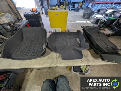 Conjunto de tapete de assoalho Chevrolet Malibu 1.5LF fabricante de equipamento original 2019-2025 - Imagem 1 de 4