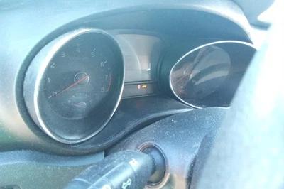 Sedona 2016 OE velocímetro calibre clúster 136 k millas Kia Foto 1 de 4