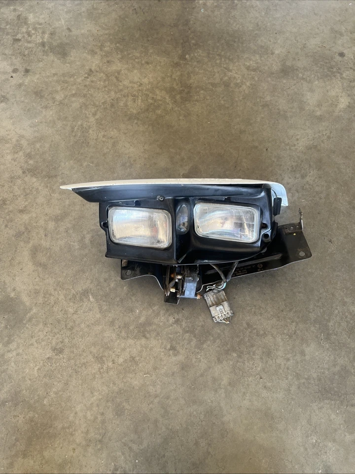 Левый мотор фары в сборе 98-02 Firebird от оригинального производителя белый - Изображение 1 из 4