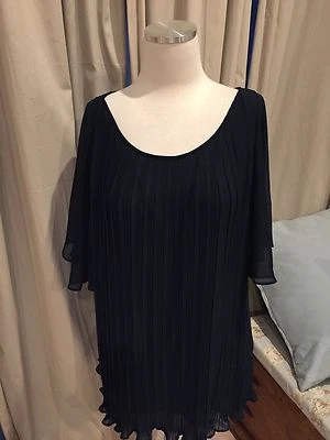 Blusa túnica plisada acordeón azul marino Tinley Road Piperlime M excelente Foto 1 de 4