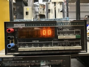 Multímetro Fluke 8200a Nixie Tube Vintage Encendido ✅ Sin probar * - Imagen 1 de 7