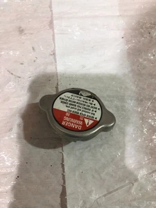 Used OEM Yamaha YZF R1 Radiator Cap 2007-2008 08133 - Picture 1 of 5