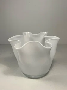 Vintage Hand Blown Glass White Ruffle Handkerchief Vase 5 in. - Picture 1 of 8