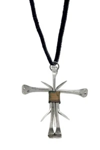 Moss Desierto Vintage Para Hombres Cruz de Uñas con Collar Colgante de Cobre en Cuerda de Cuero. - Imagen 1 de 10