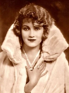 ANITA DORRIS : GERMAN SILENT FILM ACTRESS : PHOTO BY  ERNST SANDAU : RPPC - Picture 1 of 3