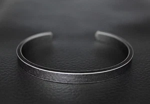 Brazalete de Plata Oscura Nórdica Moderna de Acero Inoxidable para Hombre - Imagen 1 de 10