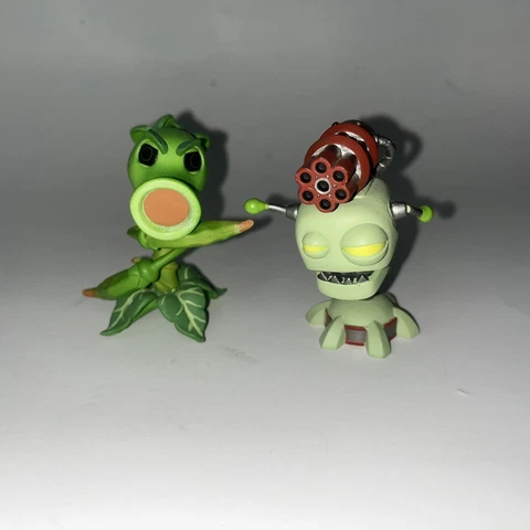Plants Vs Zombies PVZ Garden Warfare Action Figure Lot Turret & Peashooter Cover