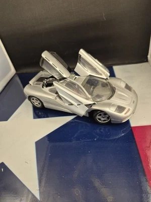 MAISTO 特别版 MCLAREN F1 1 18 比例压铸汽车金属银色 — 第 1/4 张图片