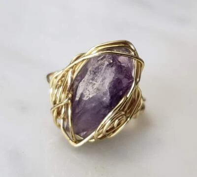 手工制作镀金钢丝戒指 带原始紫色石英石 ~ 尺寸 7.75 ~ 2-F291 — 第 1/4 张图片