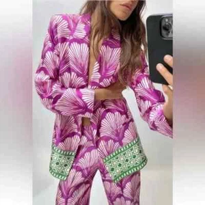 Neu mit Etikett Zara Blazer Satinoptik bedruckt Damen Medium lila grün creme - Bild 1 von 5