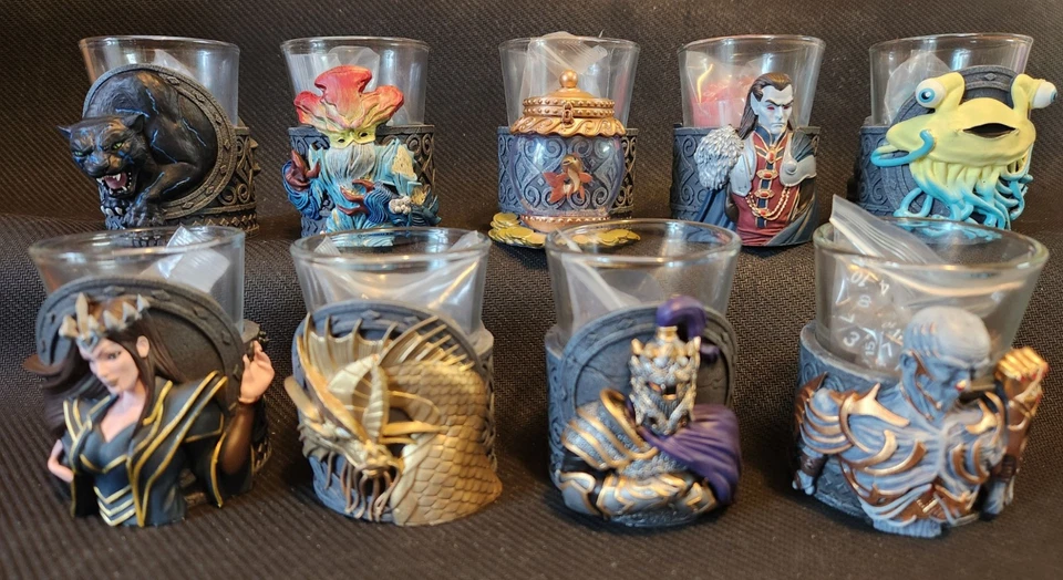 D&D - Dungeons & Dragons Series/Wave 2 Mini Dice Cups  *Choose Your Character* - Image 1 of 1