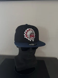 THROWBACK RETRO CHIEF WAHOO TRIBE LOGO INDIANER ERWACHSENENGRÖSSE DRUCKKNOPFLASCHE MÜTZE NEU ⚾️ - Bild 1 von 6