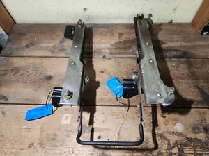1996-2001 Jeep Cherokee XJ Manual Seat Track Mounting Bracket PASSENGER Side RH - Bild 1 von 5