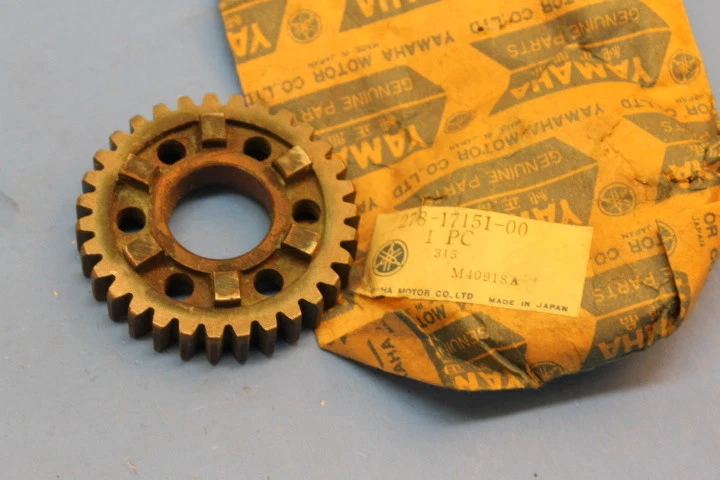 Nuevo de Lote Antiguo Yamaha 5to Piñón Engranaje DS7 DS 7 R5 R5B R5C 1970 1971 1972 #278-17151-00-00 Foto 1 de 1