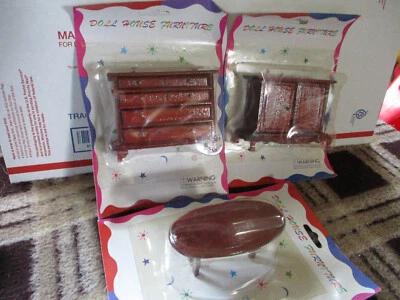 James Alex 娃娃屋家具木质梳妆台,2 个 Doored 橱柜,咖啡桌 — 第 1/4 张图片