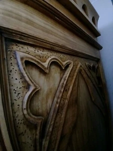 Solid Gothic triple wardrobe with Drawers Very Large Beautiful carved 3 door - Picture 1 of 12