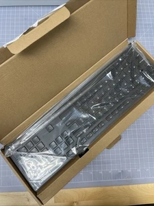 Amazon Basics Niskoprofilowa przewodowa klawiatura USB z układem amerykańskim) Matowa czarna - Zdjęcie 1 z 2