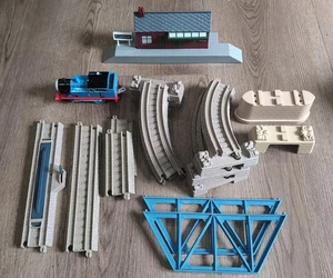 Thomas & seine Freunde Trackmaster Thomas am Bahnhof Elsbridge Spielset fehlende Teile  - Bild 1 von 3