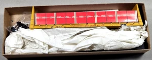 HO Scale Roundhouse 60' Union Pacific Bulkhead Flat Car with USGypsum Load Kit - Picture 1 of 6